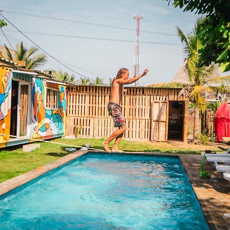 Green Belly Surf Hostel El Paredón Buena Vista المظهر الخارجي الصورة